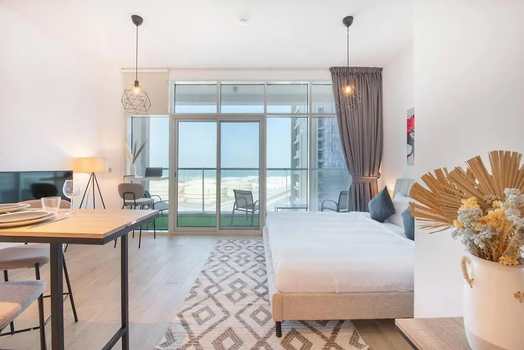 Funky Studio Dubai Marina Outstanding Facilities