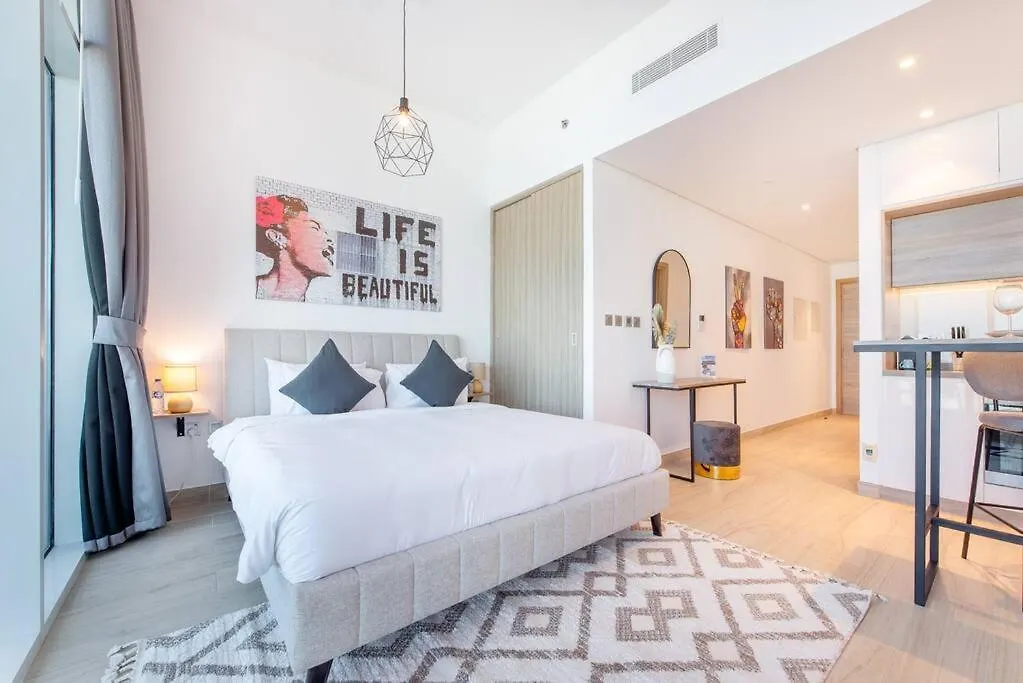 Funky Studio Dubai Marina Outstanding Facilities location